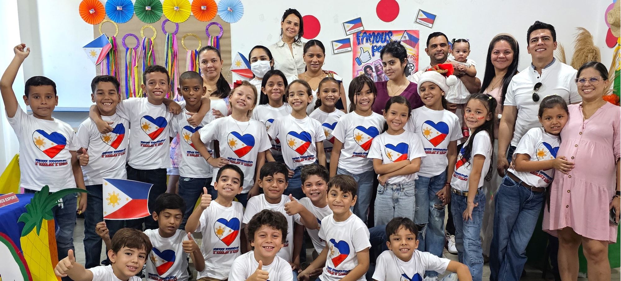 Estudiantes de primaria en una celebración cultural